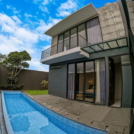 Villa Carmela Batu By Kingspark 8 Buitenkant foto