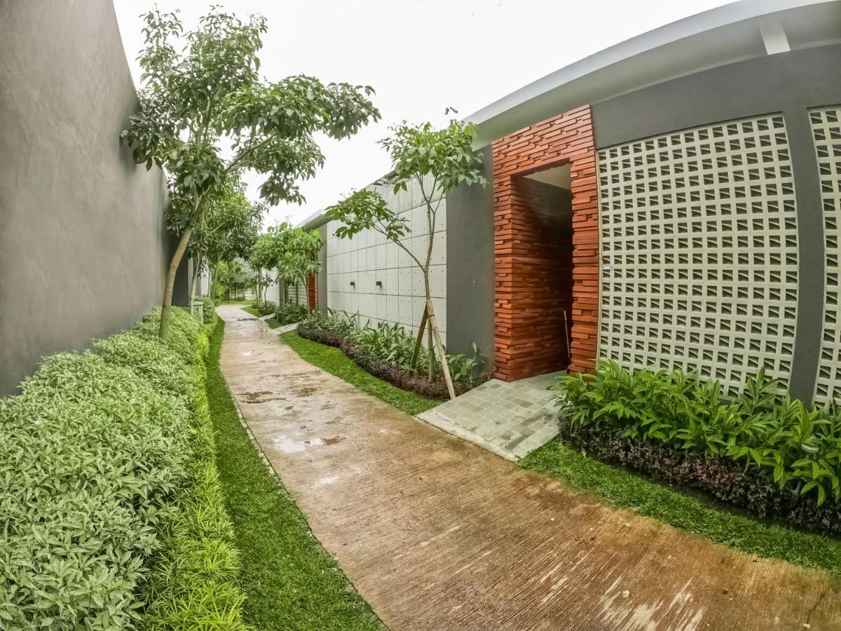 Villa Carmela Batu By Kingspark 8 Buitenkant foto